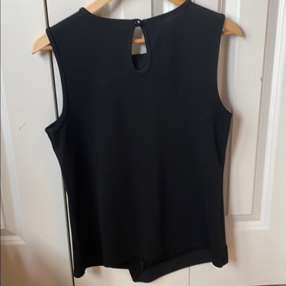 Chic sleeveless black blouse - Picture 2 of 2